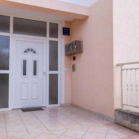 Charmante Wohnung Fusslaeufig Zum Meer In Funtana Eksteriør bilde
